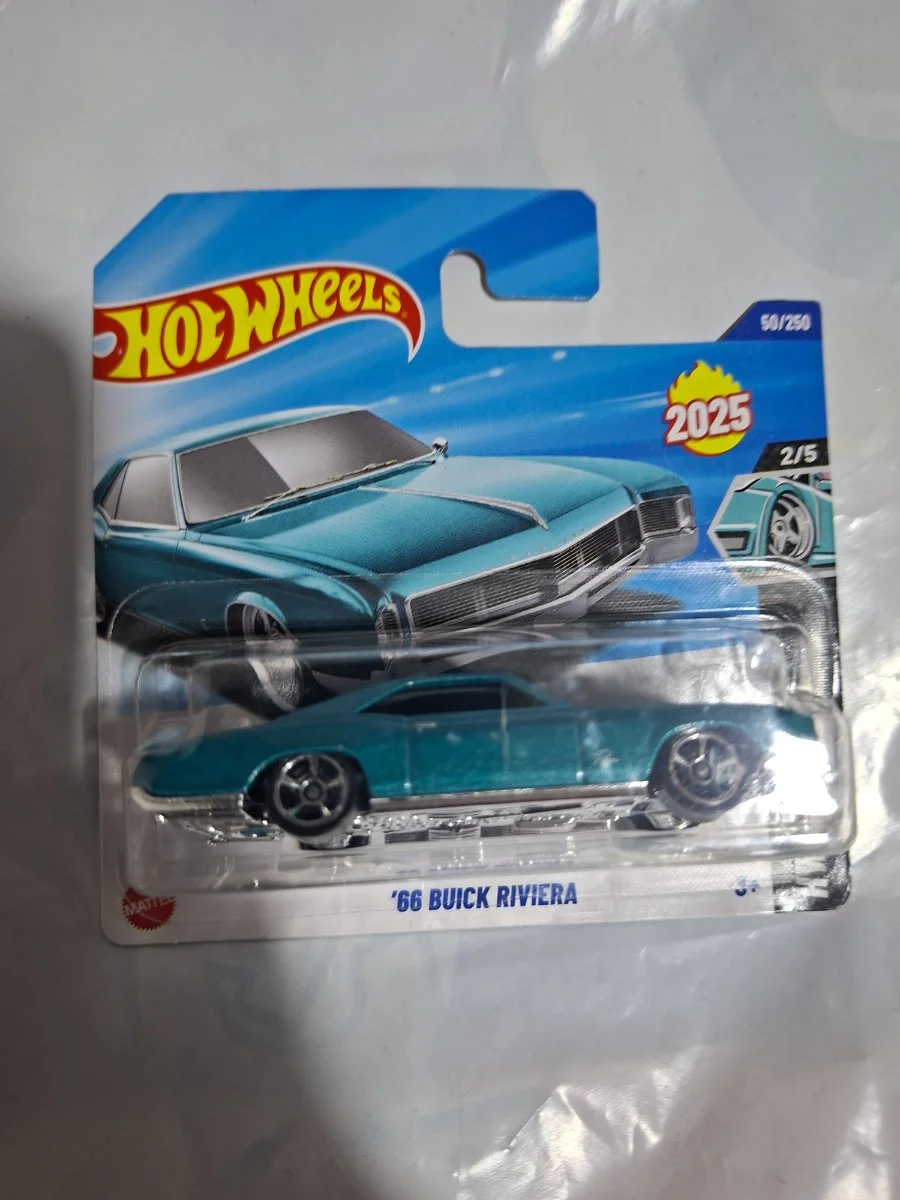 Hot Wheels '66 Buick Riviera 1:64