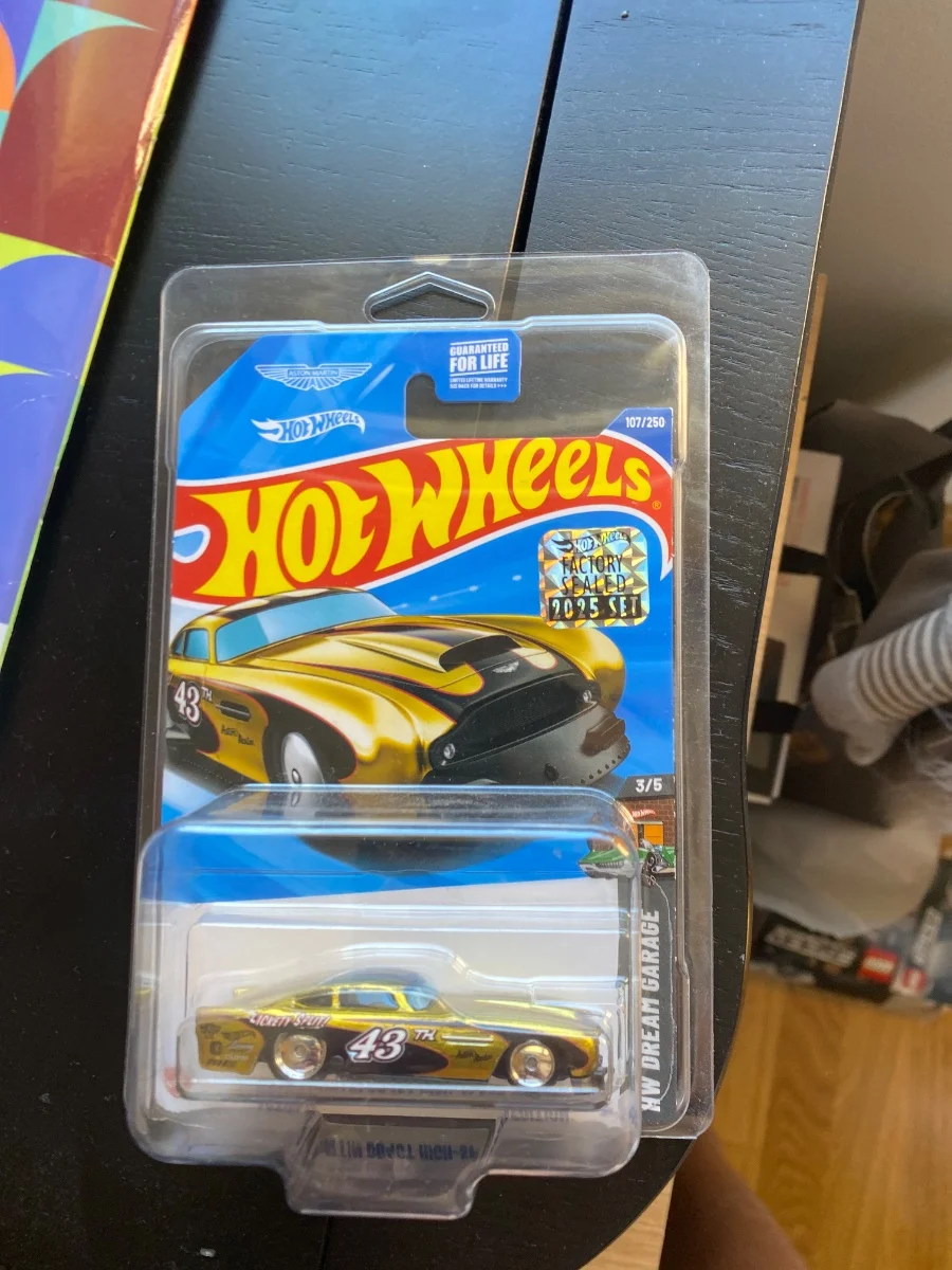 AutoArt Aston Martin DB4GT HIGH-SPEED EDITION  1:64