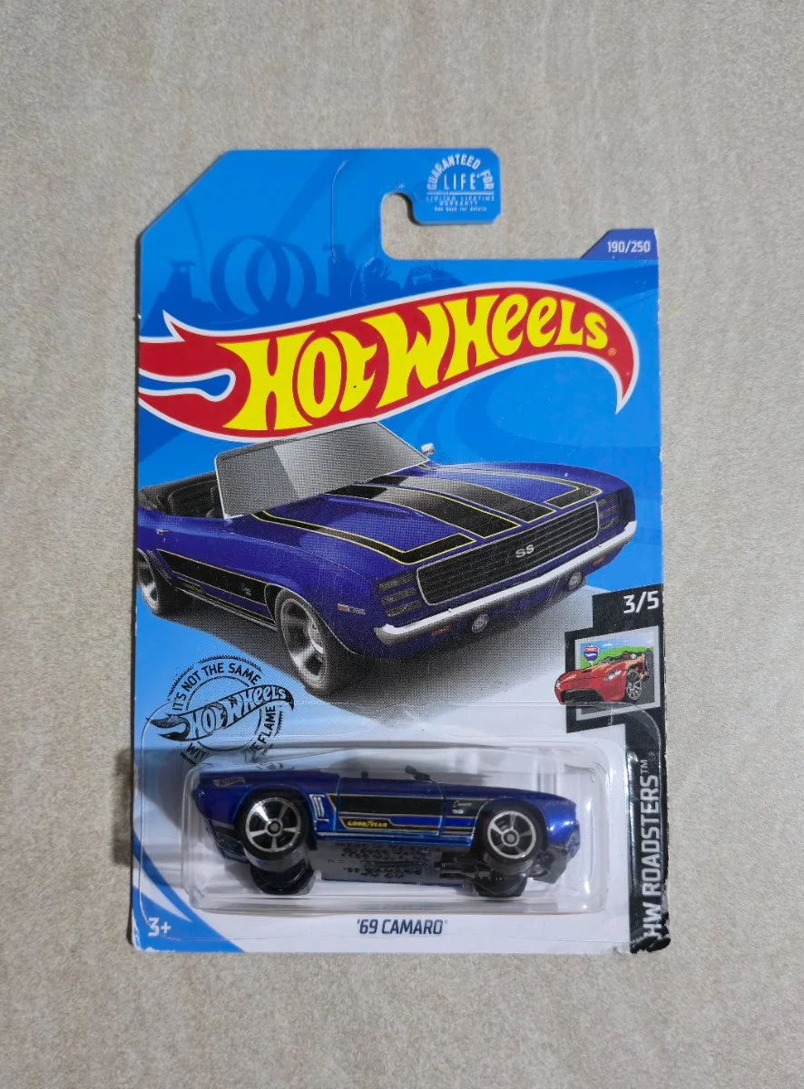 Hot Wheels '69 Camaro 1:64