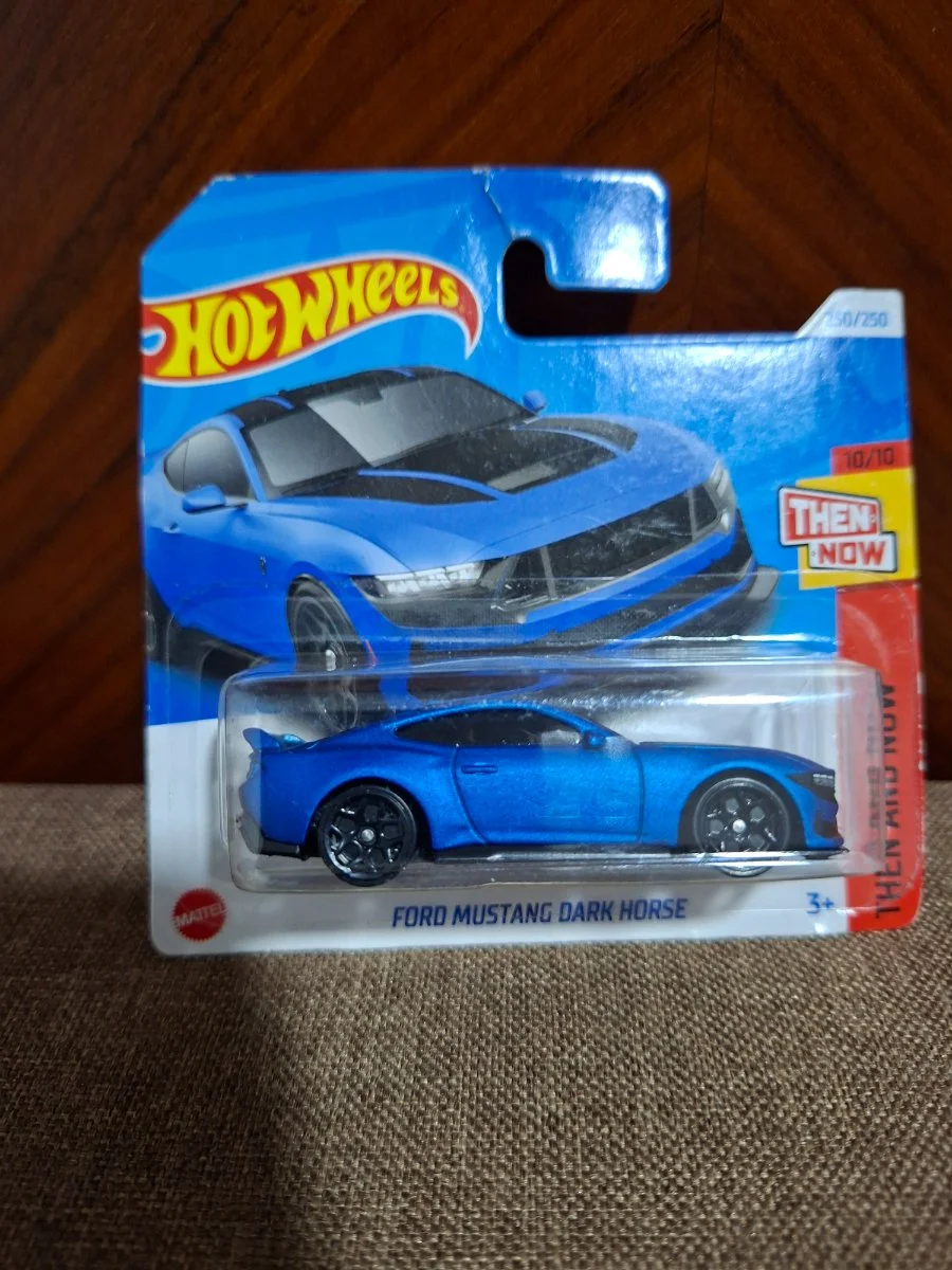 Hot Wheels Ford Mustang Dark Horse 1:64