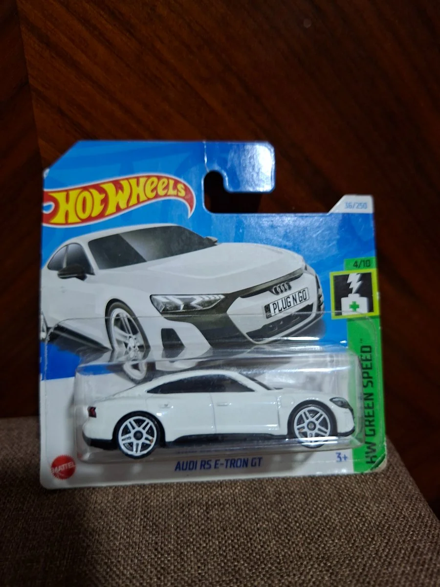 Hot Wheels Audi RS E tron GT 1:64