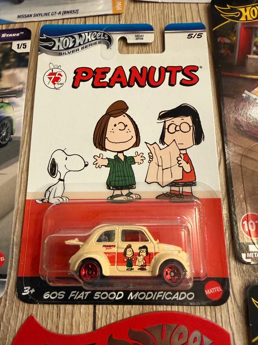 Hot Wheels Peanuts 1:64