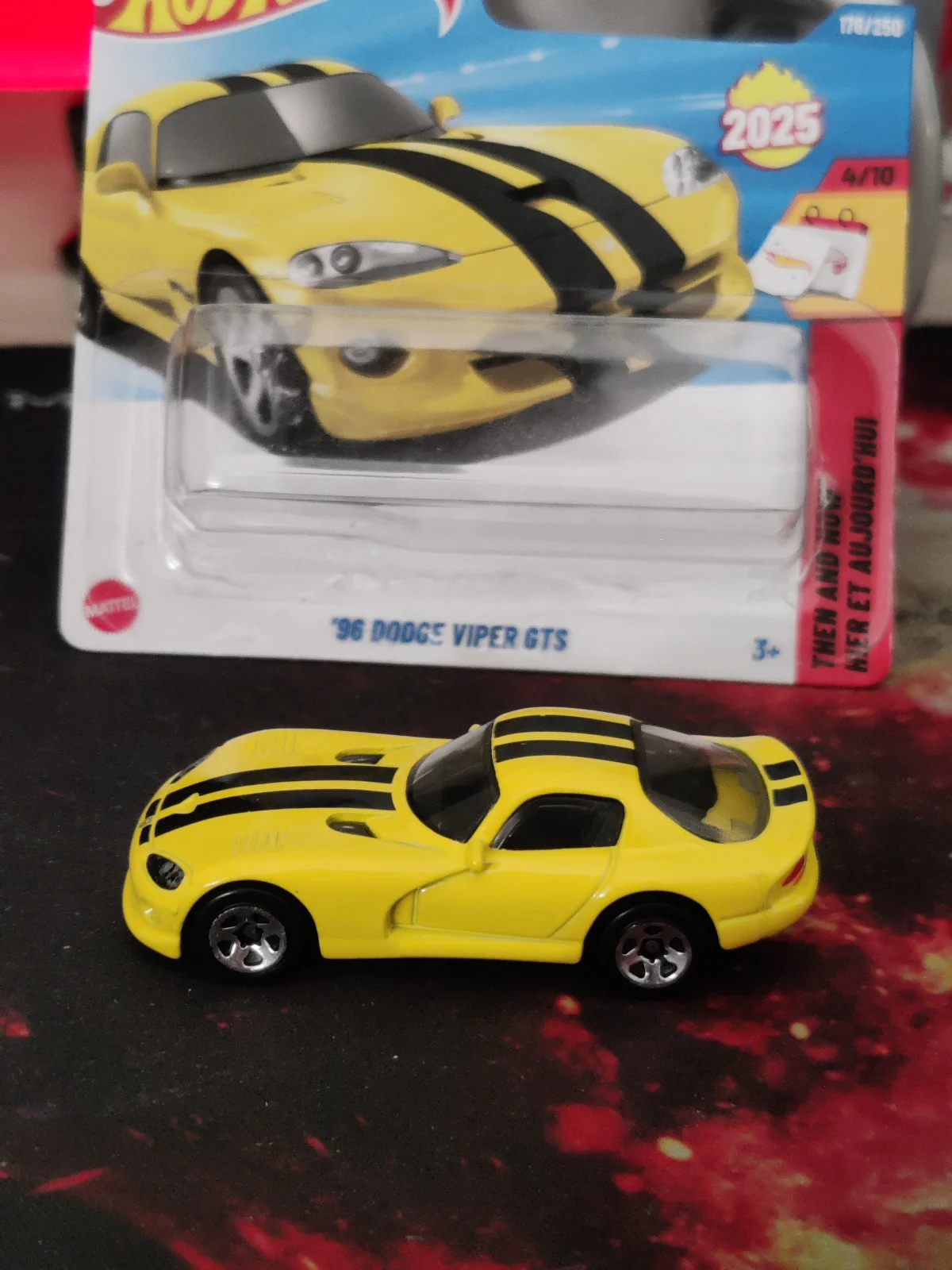 Hot Wheels '96 Dodge Viper GTS 1:64