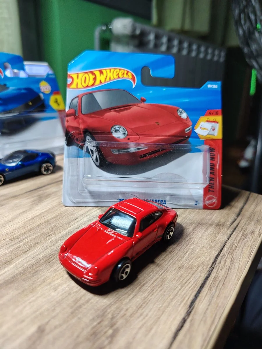 Hot Wheels 96' Porsche Carrera 1:64