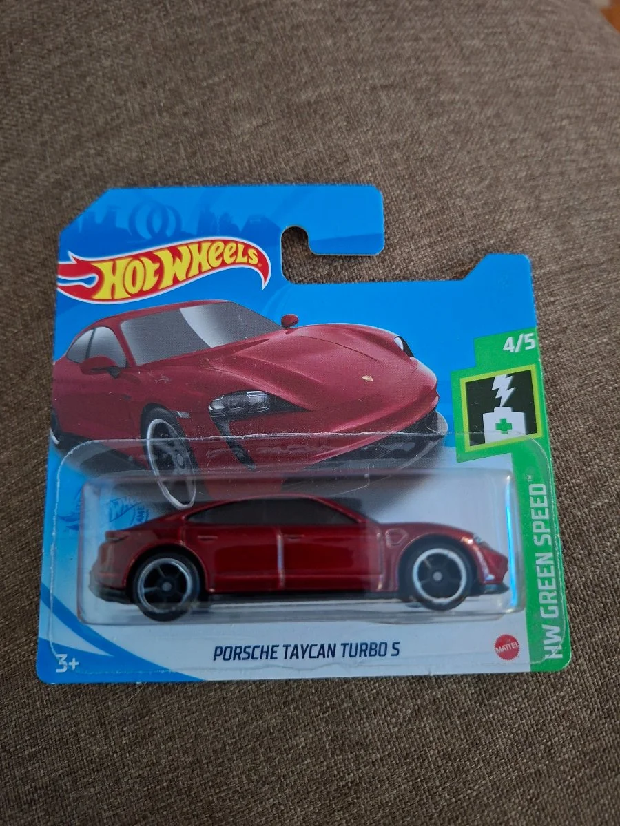 Hot Wheels Porsche Taycan Turbo S 1:64