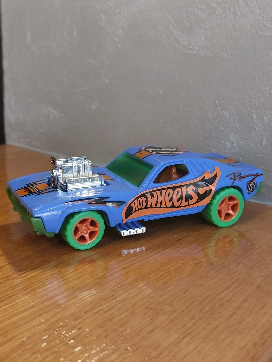 Hot Wheels Dodge chalenger 1:64