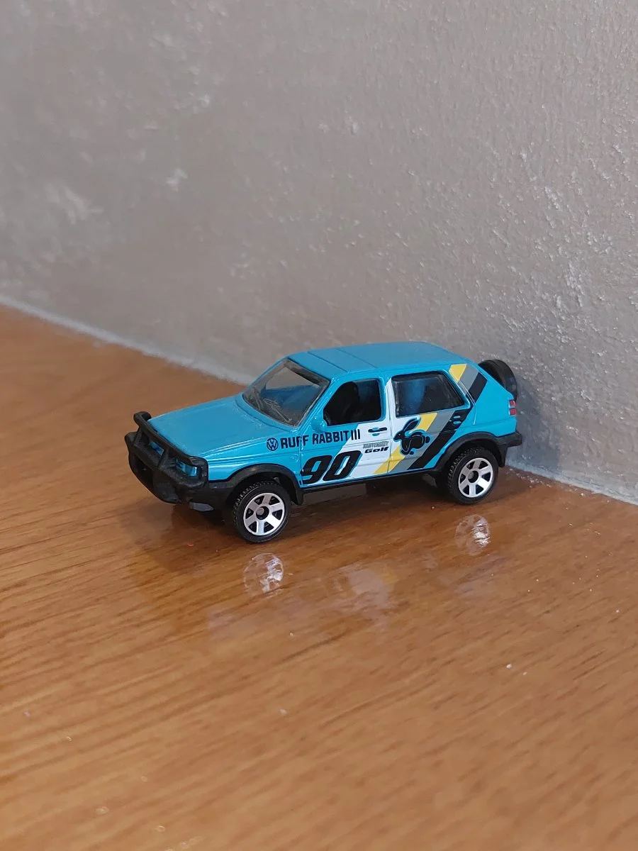 Hot Wheels 90 Volkswagen Golf 1:64