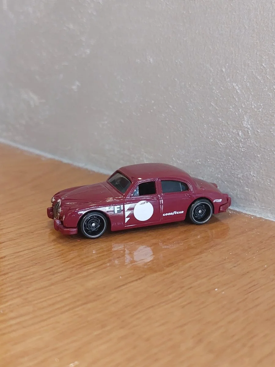 Hot Wheels Januar MK1 1:64