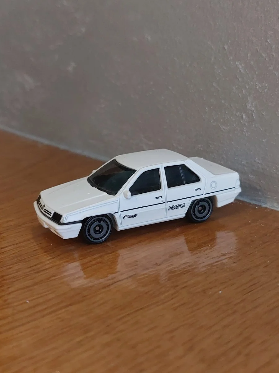 Hot Wheels Protona Saga 1:64