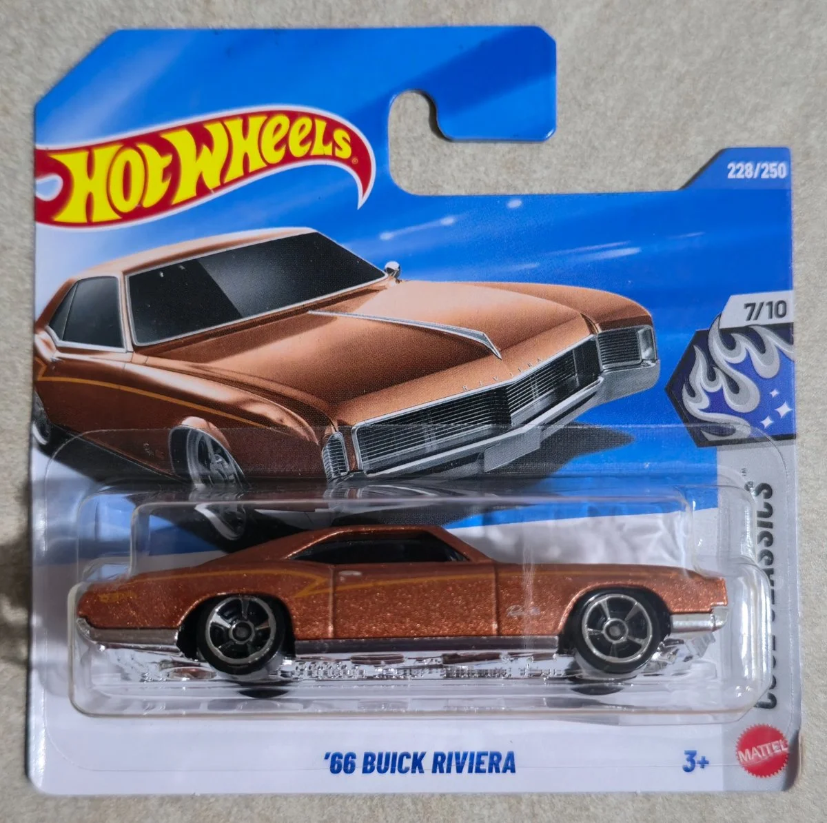 Hot Wheels '66 Buick Riviera 1:64