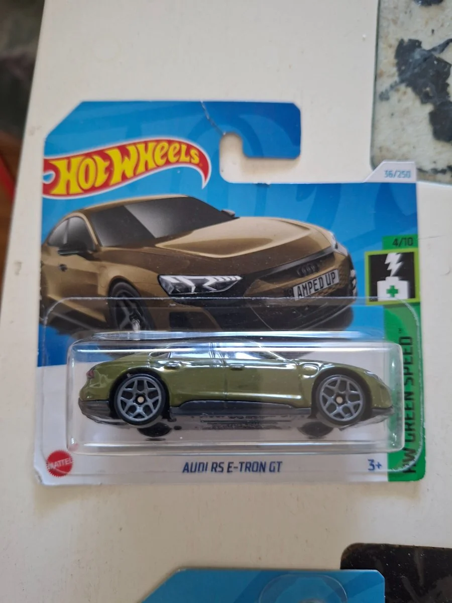 Hot Wheels Audi RS E tron GT 1:64