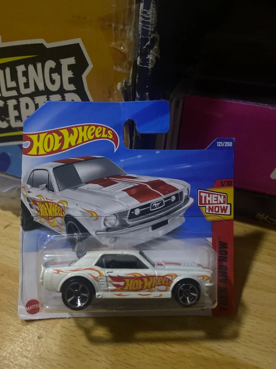 AutoArt Ford mustang cupe 1:64
