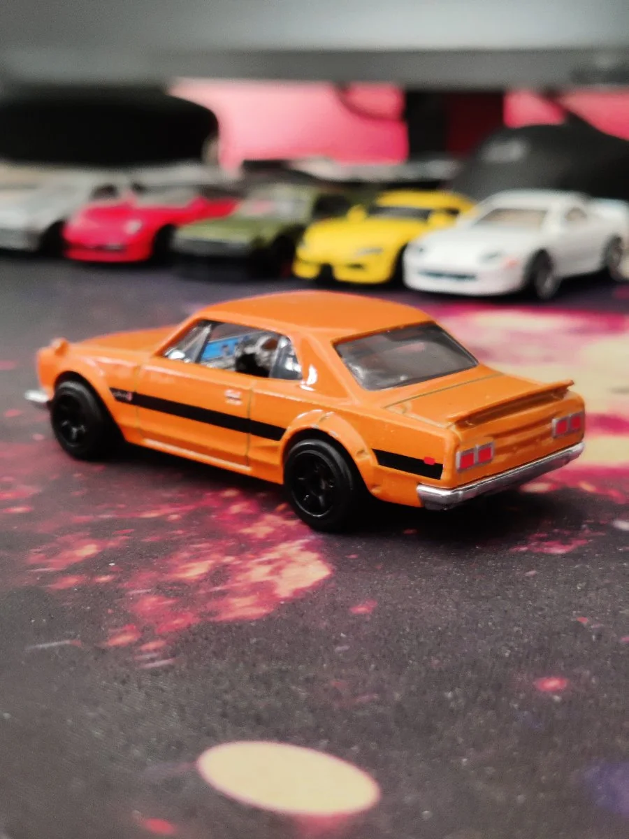 Hot Wheels Silver Nissan Skyline 2000 GT-R 1:64