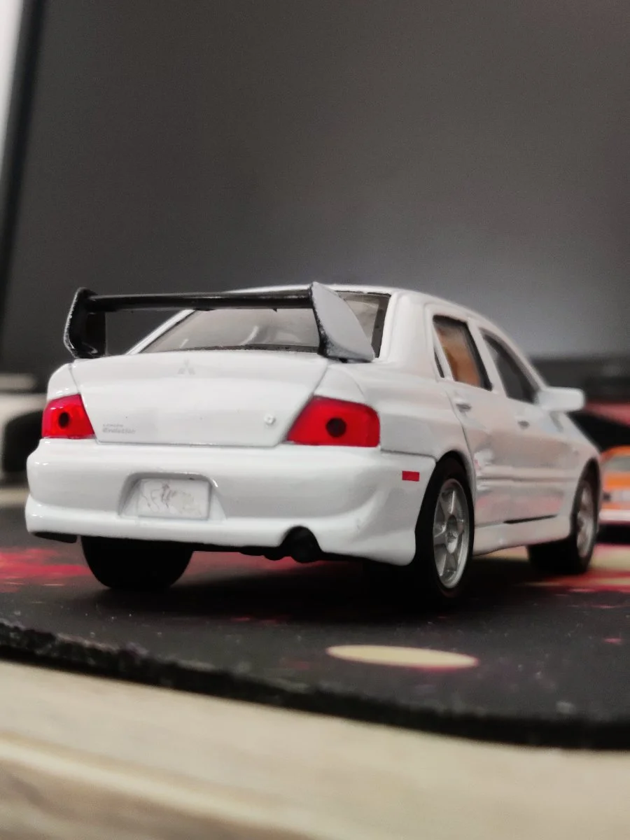 Welly Mitsubishi Lancer Evo 8 1:36