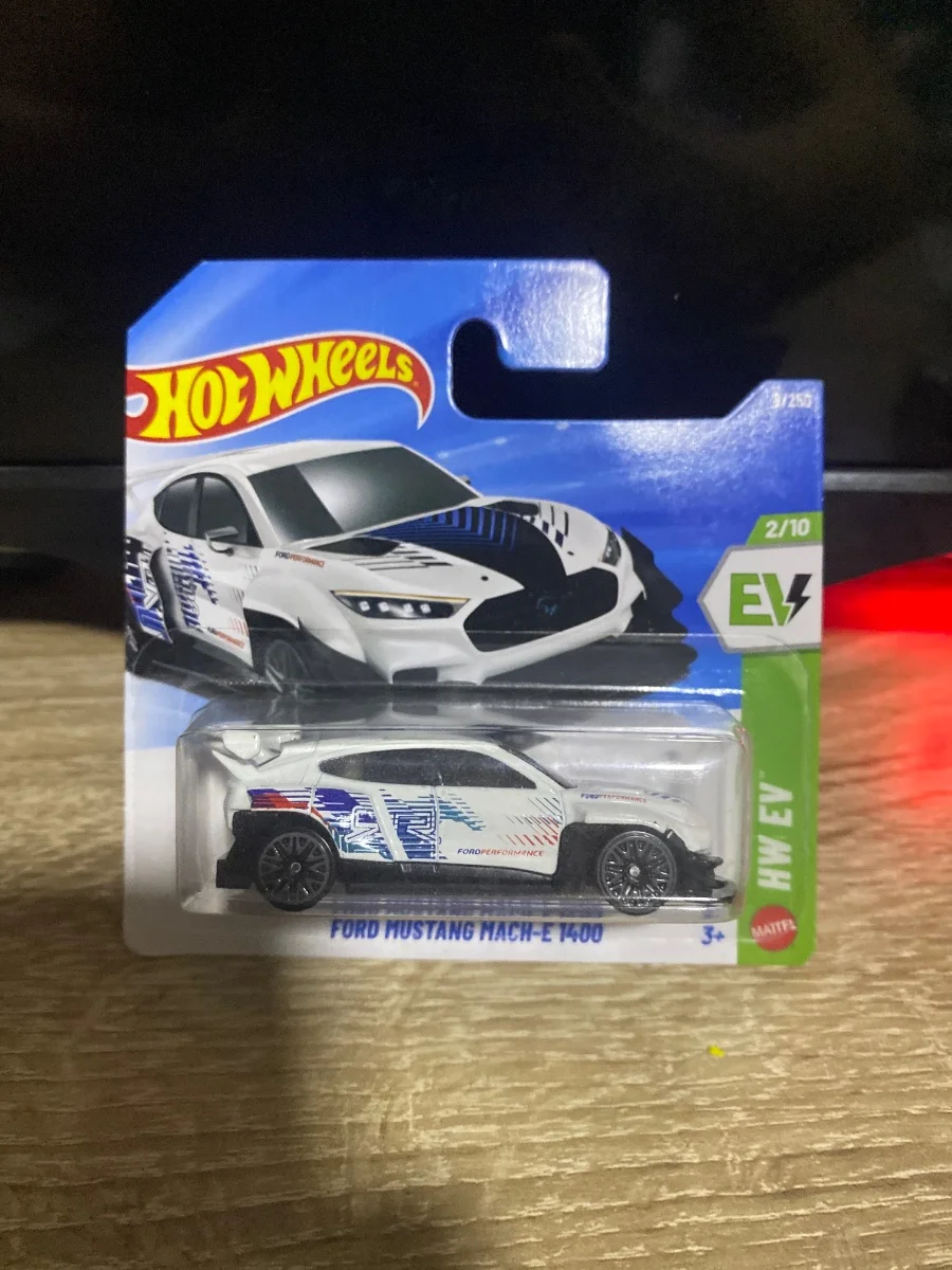 AutoArt Ford mustang Mach e 1400 1:64