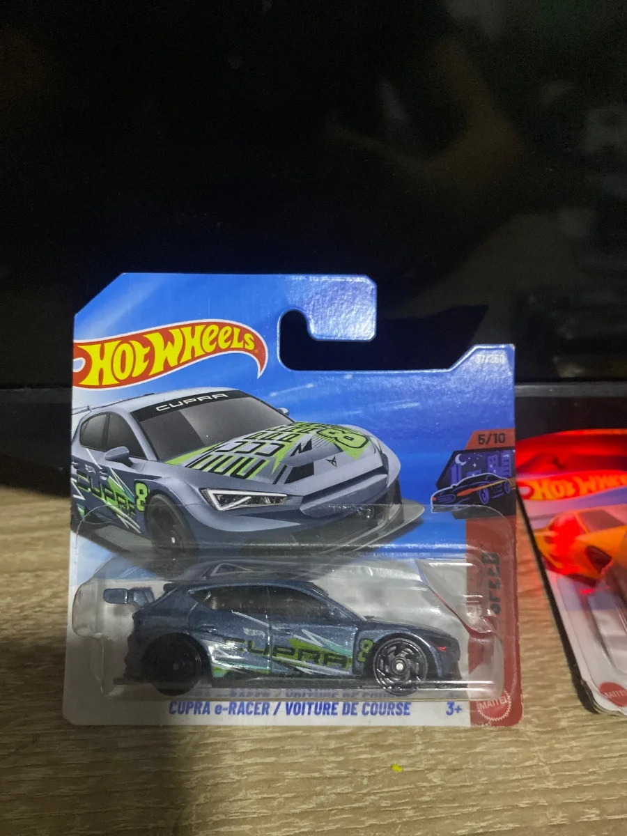 AutoArt Cupra e racer couture de course  1:64