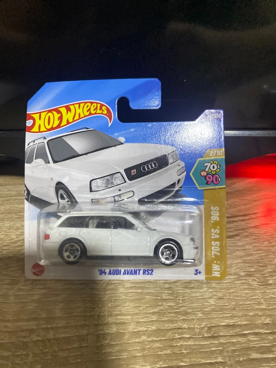 AutoArt Audi 94 avant rs2 1:64