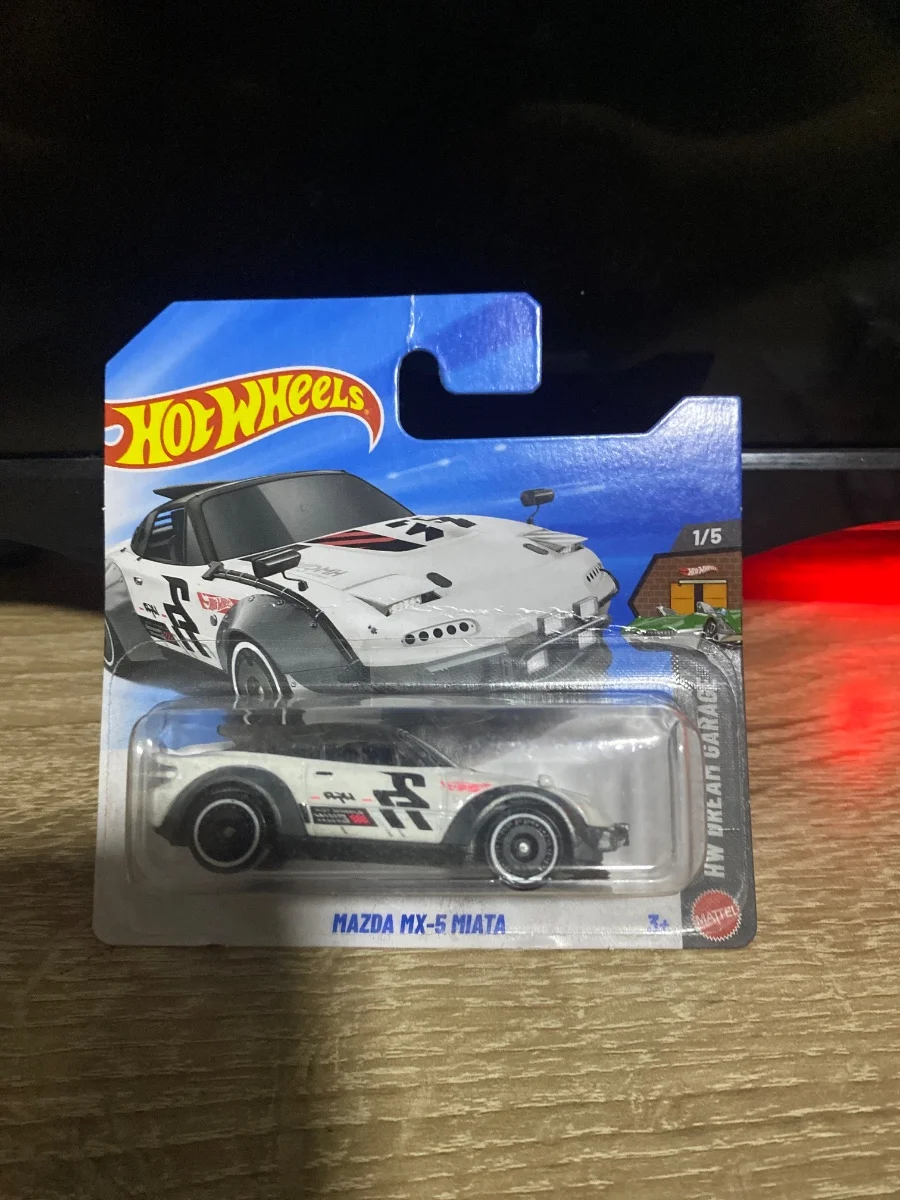 AutoArt Mazda mx 5 miata 1:64