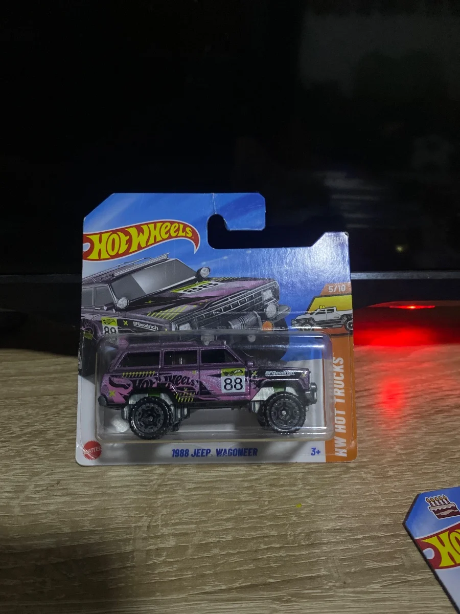 AutoArt 1988 jepp wagoneer 1:64