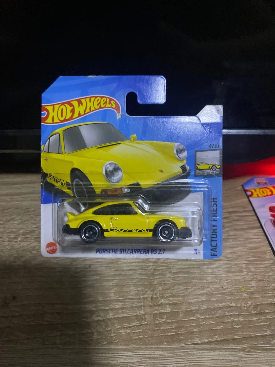 AutoArt Porsche 911 carera rs 2.7 1:64