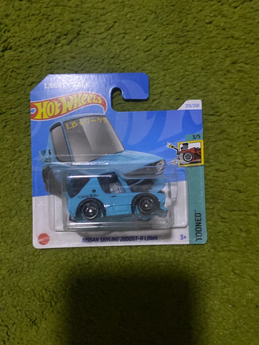 AutoArt Nissan skyline 2000gt r lbwk 1:64