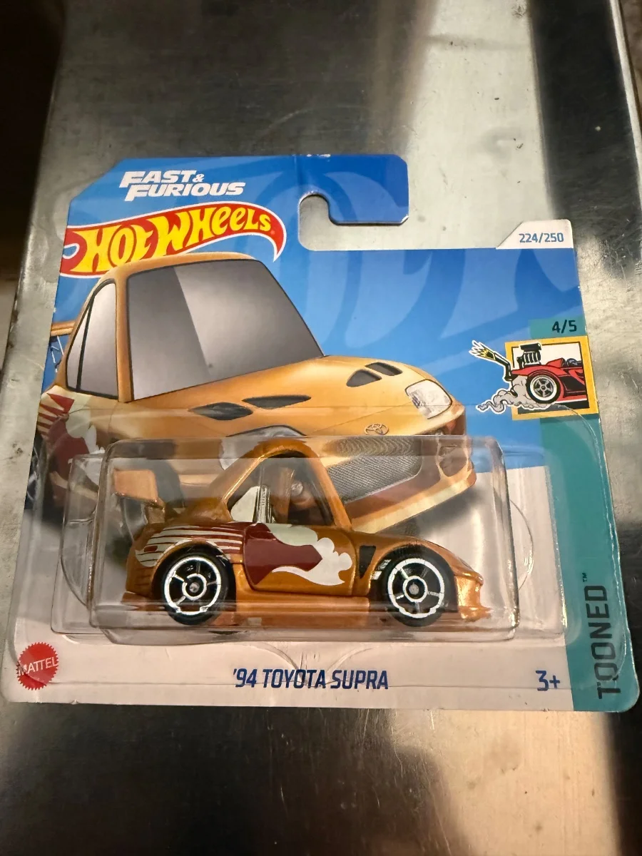 Hot Wheels Supra 1:64