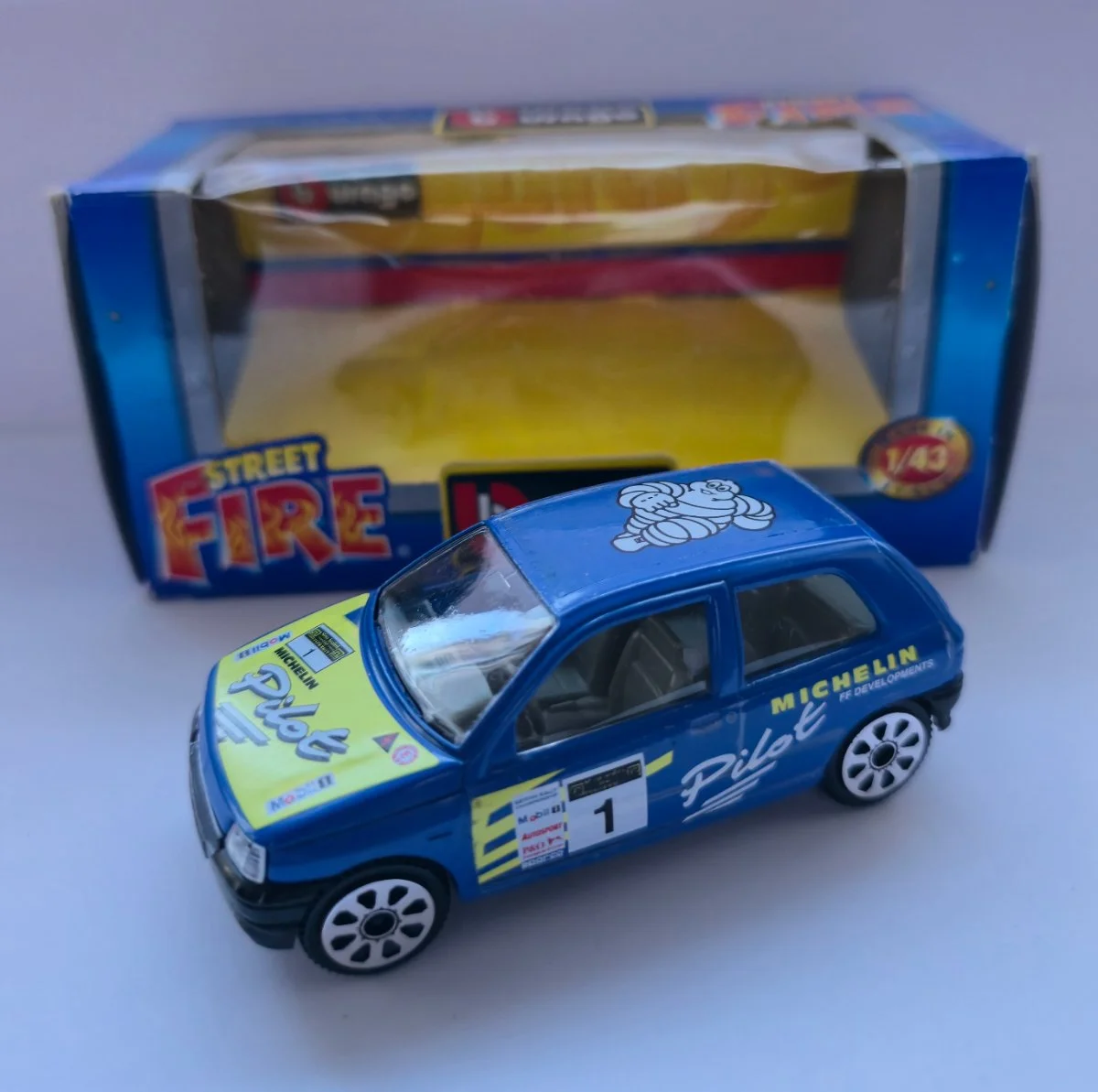 Bburago Renault Clio 16 V 1:64