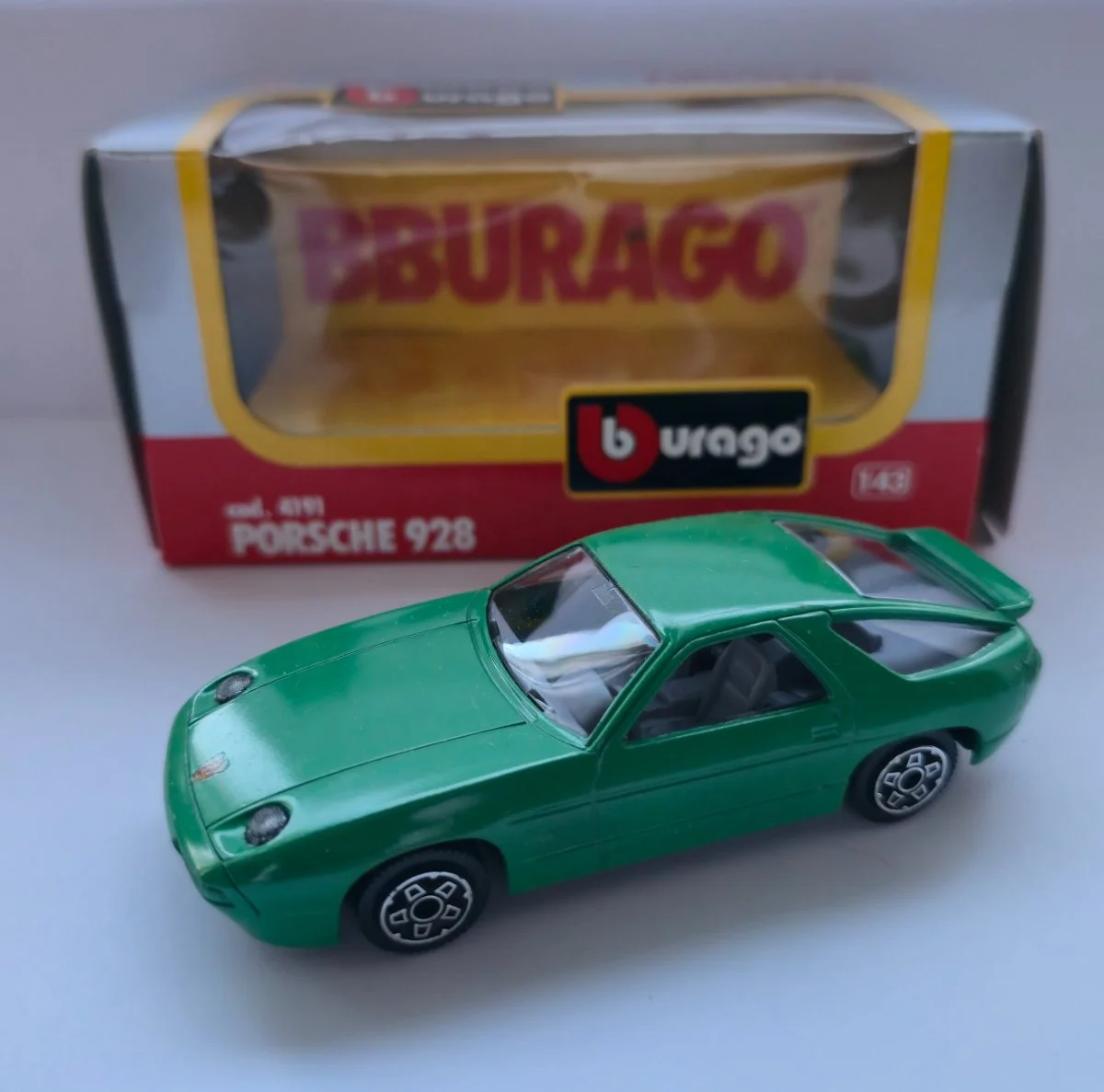 Bburago Porsche 928 1:43