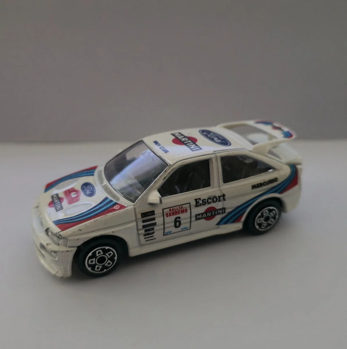 Bburago Ford Escort RS Cosworth 1:43