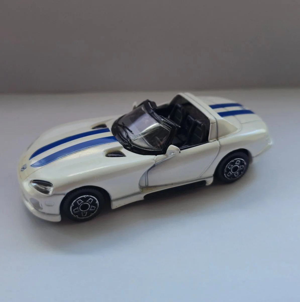 Bburago Dodge Viper RT/10 1:43