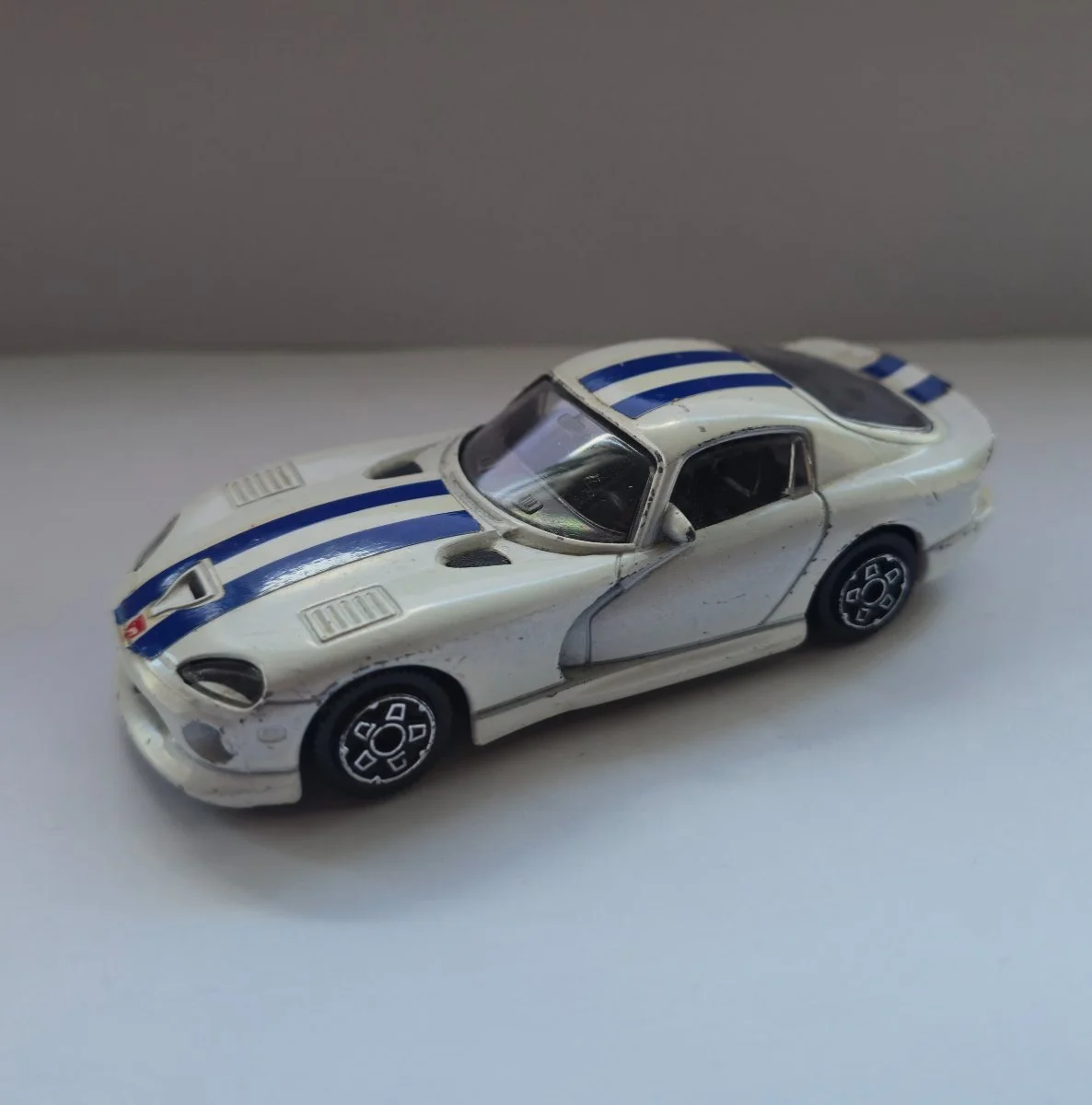 Bburago Dodge Viper GTS Coupe 1:43