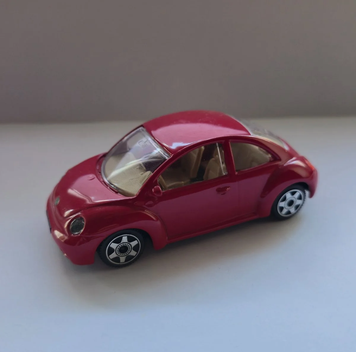 Bburago Volkswagen New Beetle 1:43