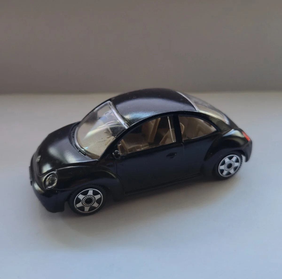 Bburago Volkswagen New Beetle 1:43