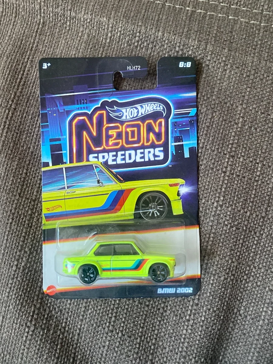 Hot Wheels BMW 2002 chase 8.8 1:64