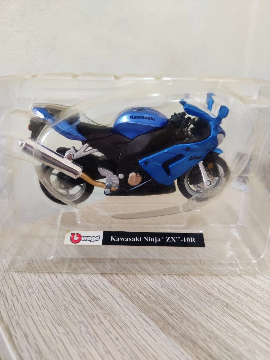 Bburago Kawasaki Ninja zx10r 1:18