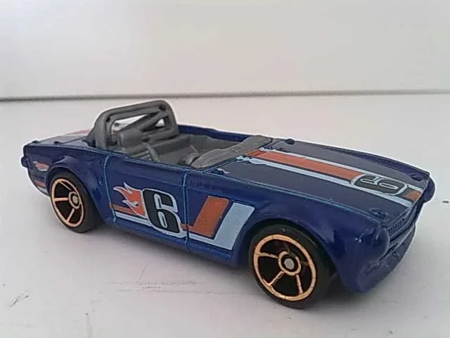 Hot Wheels Triumph TR6 1:64