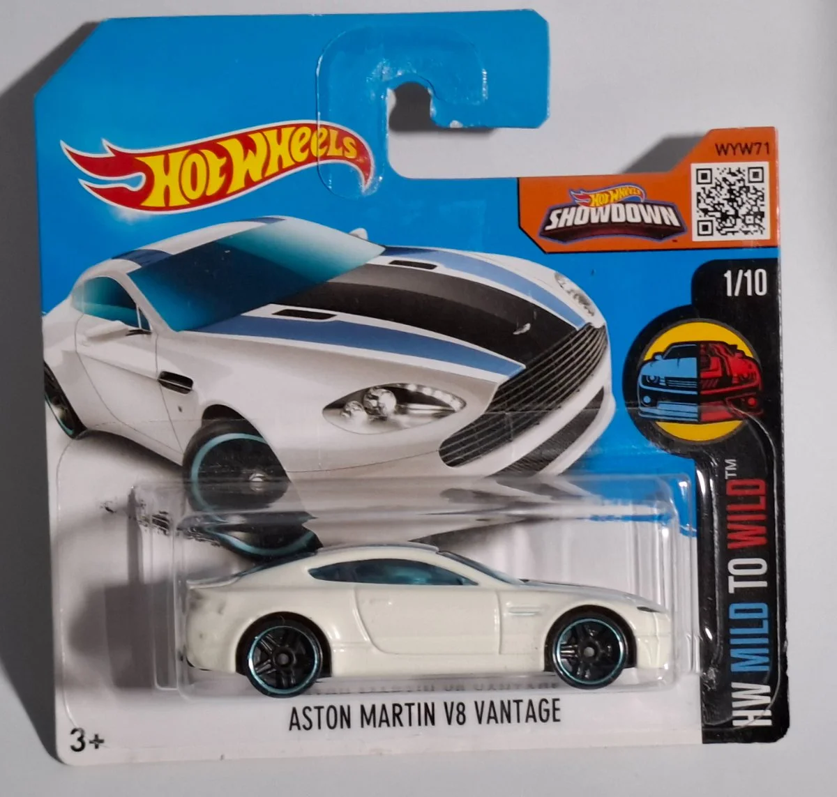 Hot Wheels ASTON MARTIN V8 VANTAGE 1:64