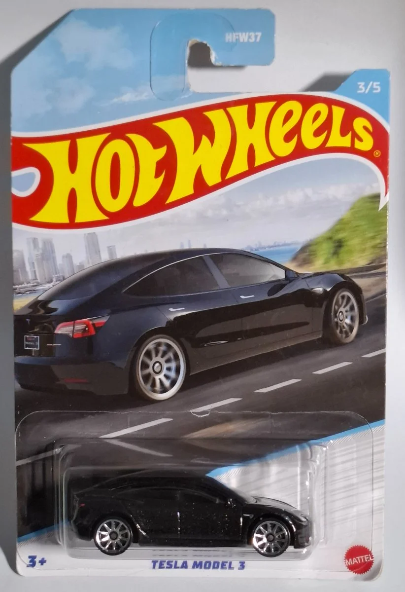 Hot Wheels TESLA MODEL 3 1:64