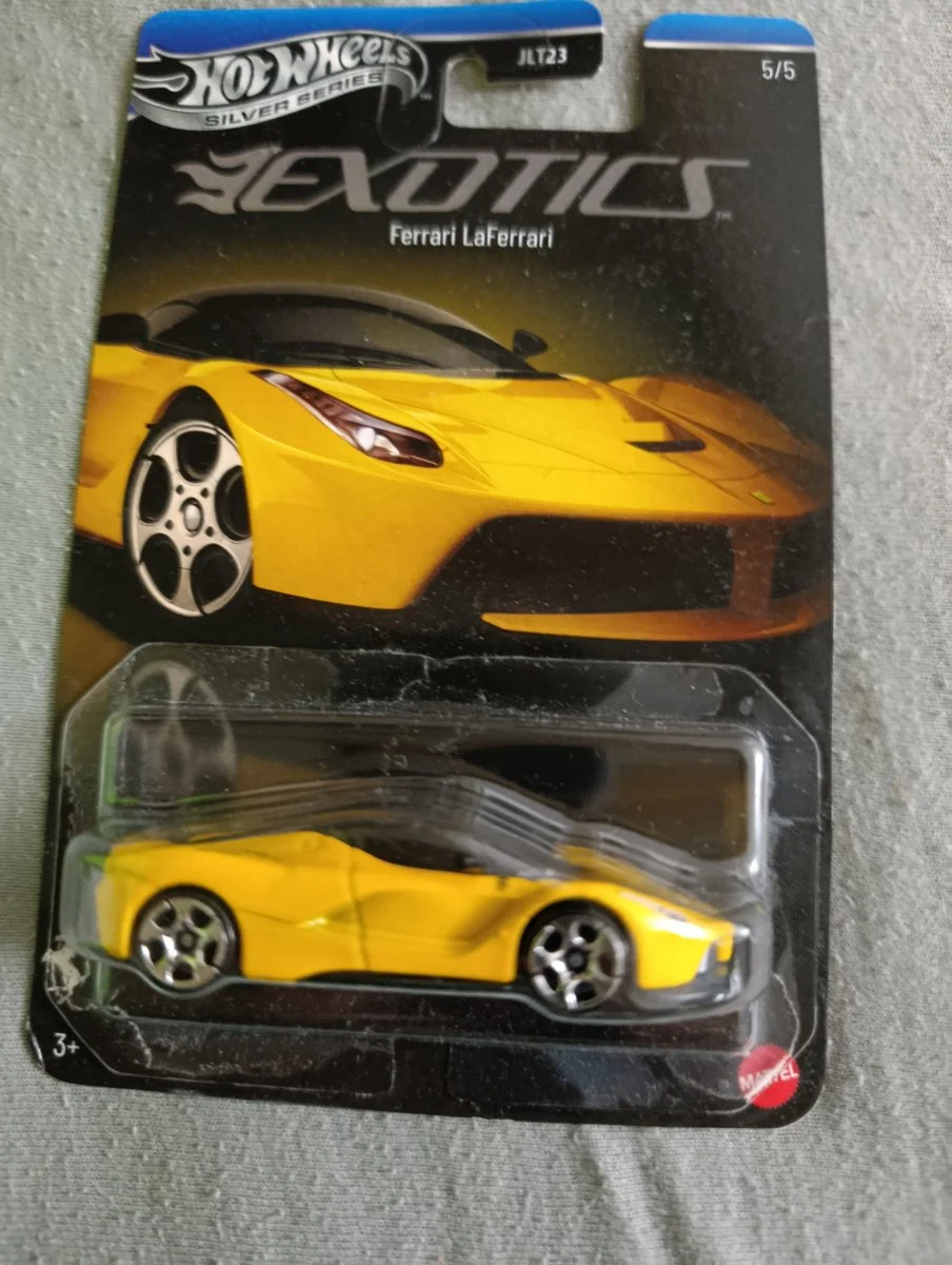 AutoArt Ferrari LaFerrari  1:64