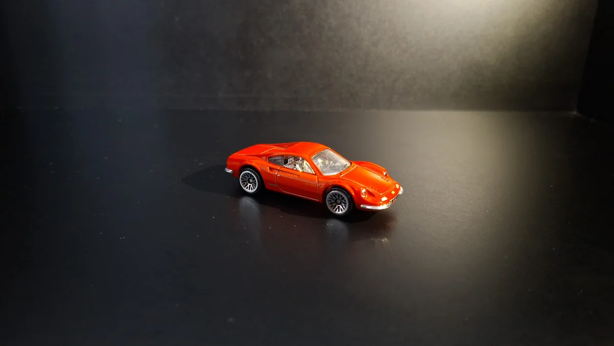 Hot Wheels Ferrari Dino 206 GT 1:64