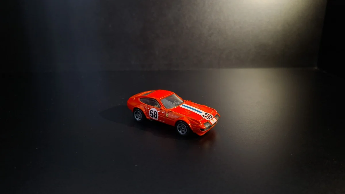 Hot Wheels Ferrari 365 1:64