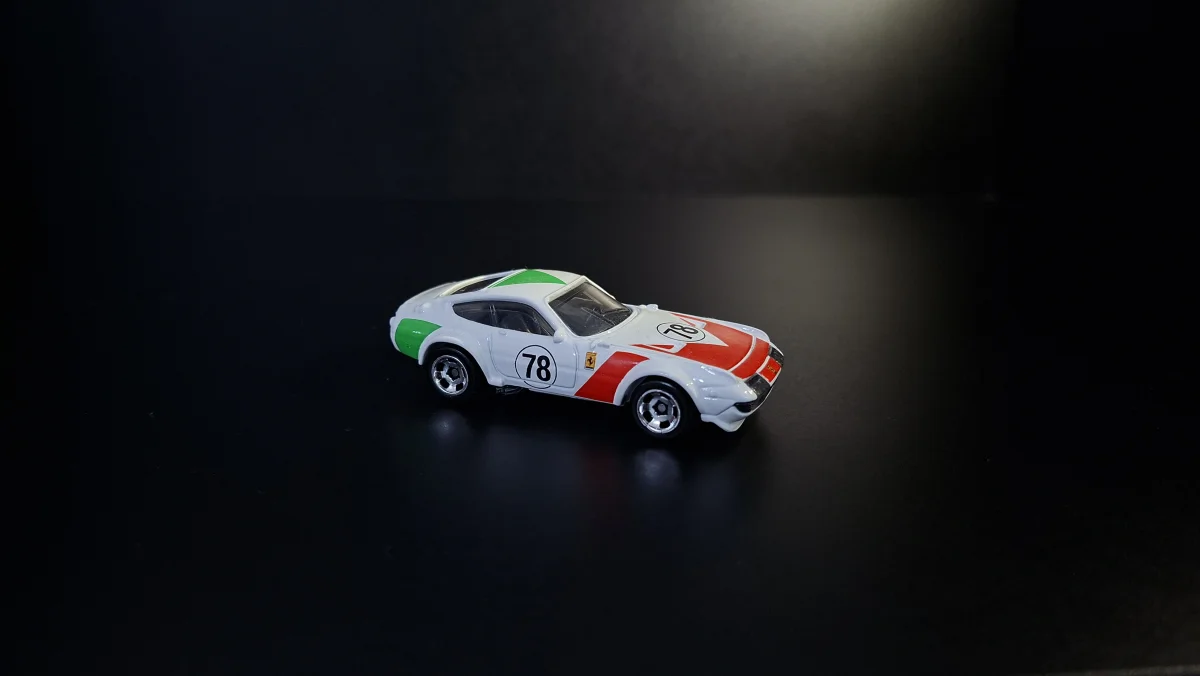 Hot Wheels Ferrari 365 1:64