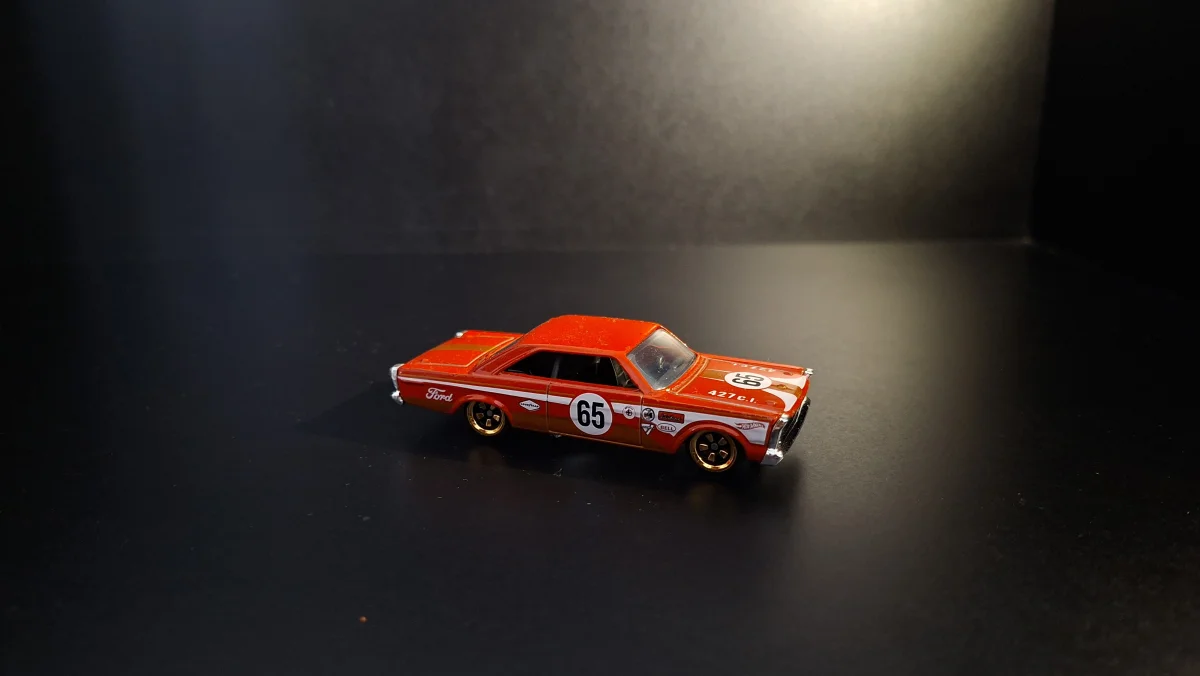 Hot Wheels 65 Ford Galaxie 500 1:64