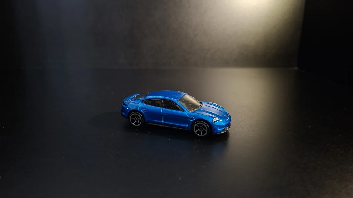 Hot Wheels Porsche Taycan Turbo S 1:64