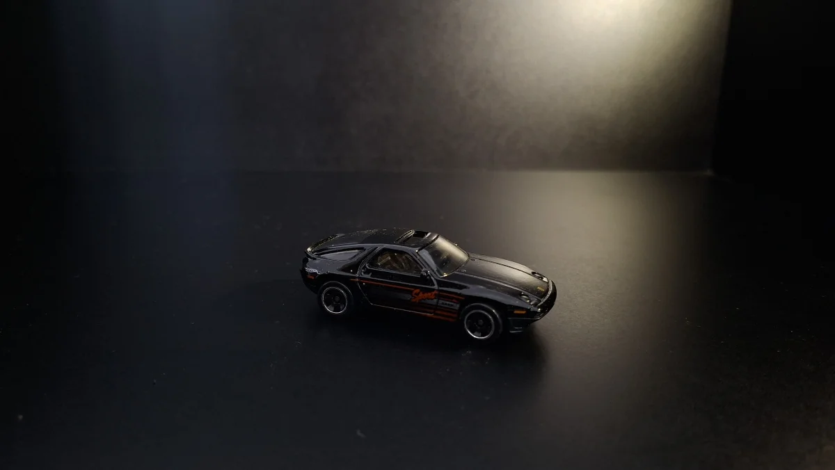 Hot Wheels Porsche 928S 1:64