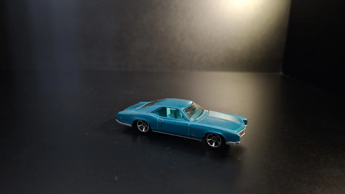 Hot Wheels 1966 Buick Riviera 1:64