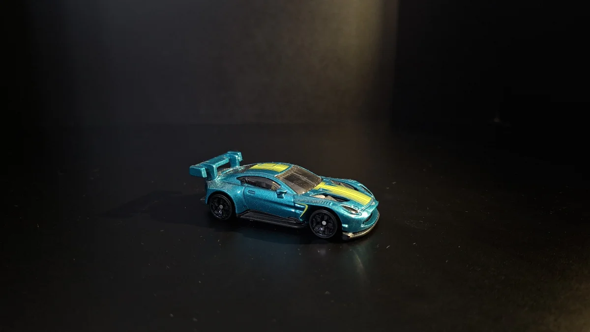 Hot Wheels Aston Martin Vantage GT3 1:64