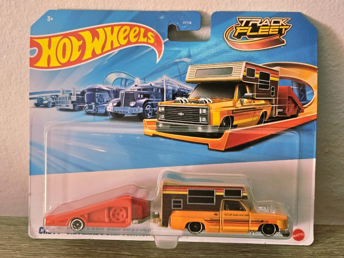 Hot Wheels Chevy Silverado driftcation 1:64