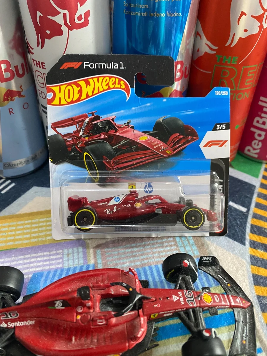 Hot Wheels F1 kompletirano  1:64