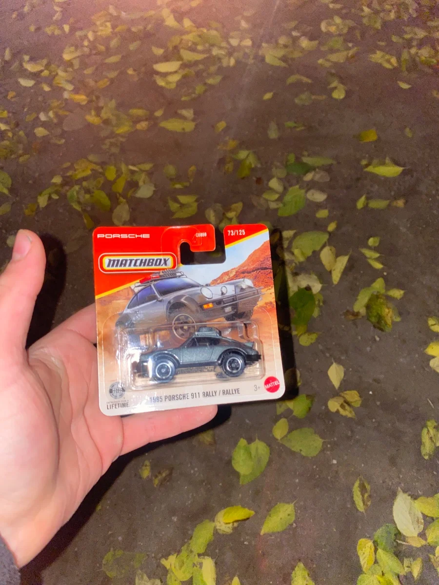 Matchbox Porshe 981 rally 1985 1:64